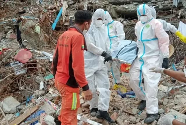The bodies of three more women have been found inside a room at the Sky Villa condo complex that collapsed due to the earthquake in Mandalay