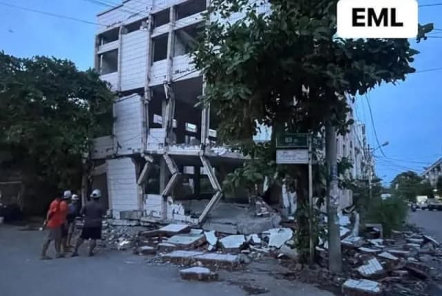 Two buildings collapse in Mandalay after quake and heavy rain